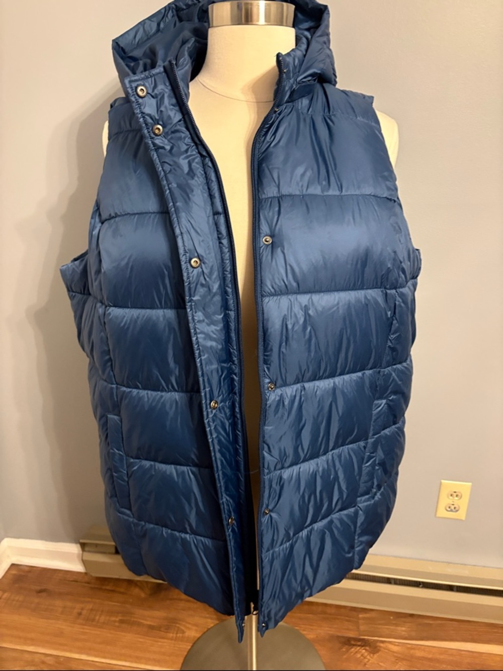 Susan Graver Weekend Navy Quilted puffer vest 3X - Picture 3 of 6